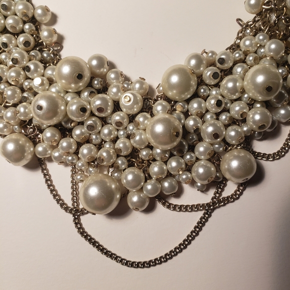 Vintage White Pearl and Silvertone Chains Bib Necklace - Picture 10 of 10